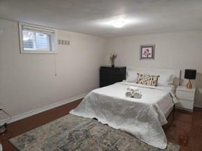 Spacious MBR Near Kennedy Subway & GO